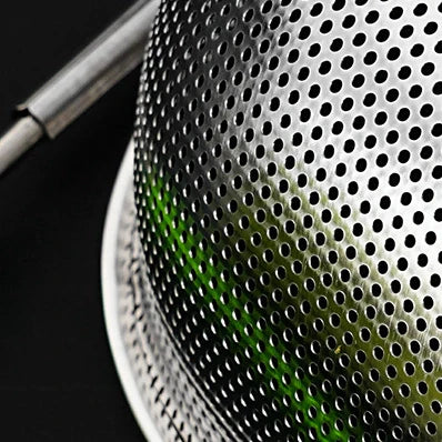 RetractaDrain™ -  Cesta de Drenaje Retráctil de Acero Inoxidable con Mango Reforzado para Lavado de Alimentos