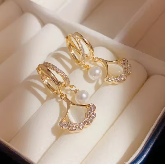 Twinkle Touch™ – Pendientes de Germanio Elegantes con Perlas y Brillantes para Mujer Sofisticada