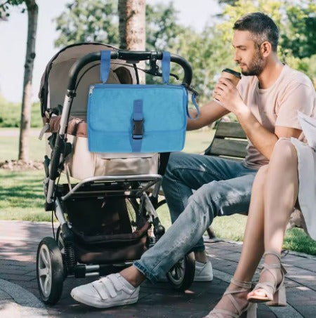 DiaperEase- Cambiador portátil de pañales con compartimiento para toallas húmedas en color Azul