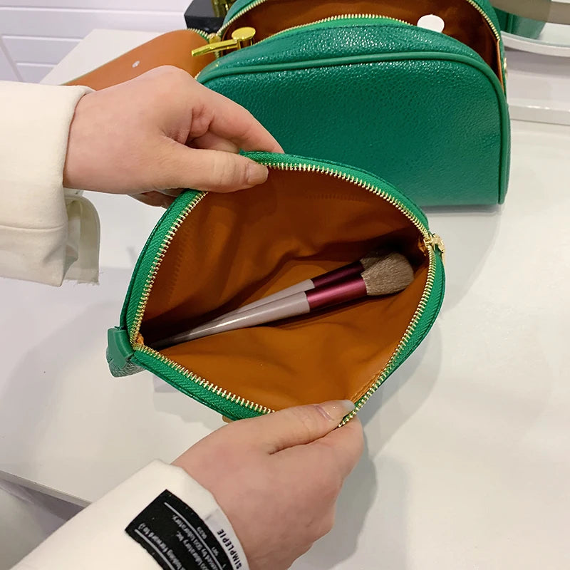 TravelLite: Pack de 2 Neceseres de Maquillaje Minimalista para Viajeros con Estilo